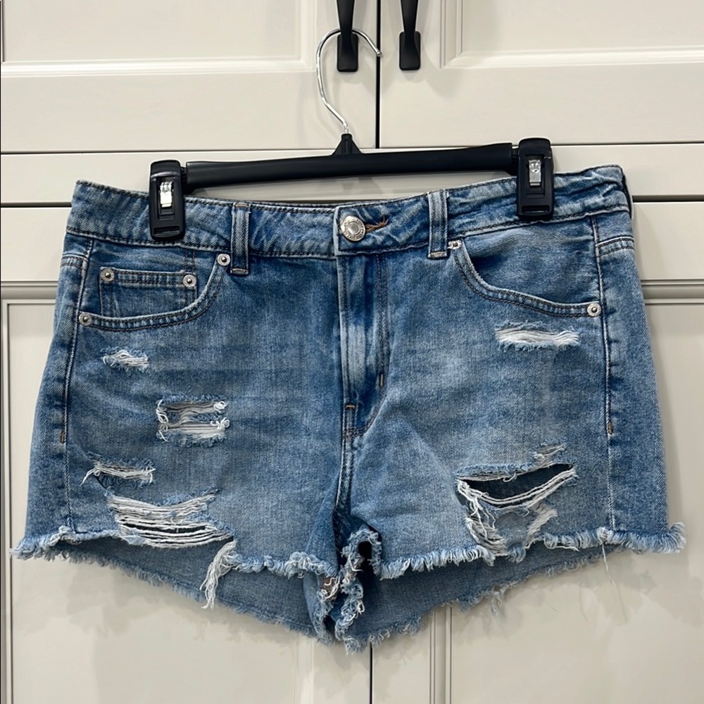 American Eagle Distressed Denim Tomgirl Shortie Shorts. Size 8 Blue
